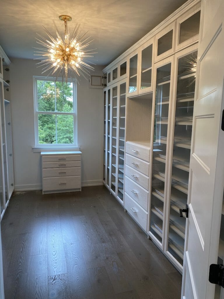 How To Convert a Small Bedroom Into a Walk-In Closet - Mumu and