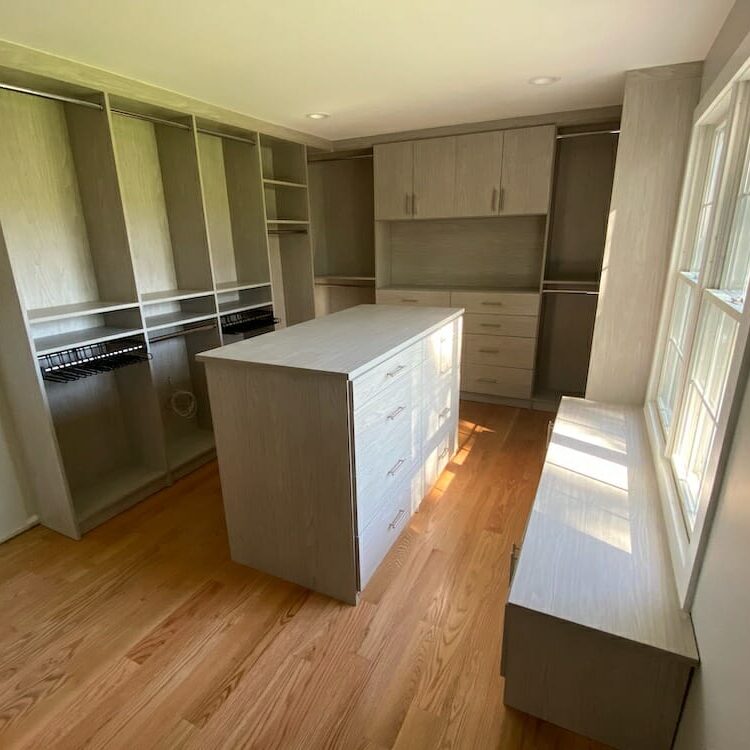 walk-in-closet-islandJPG