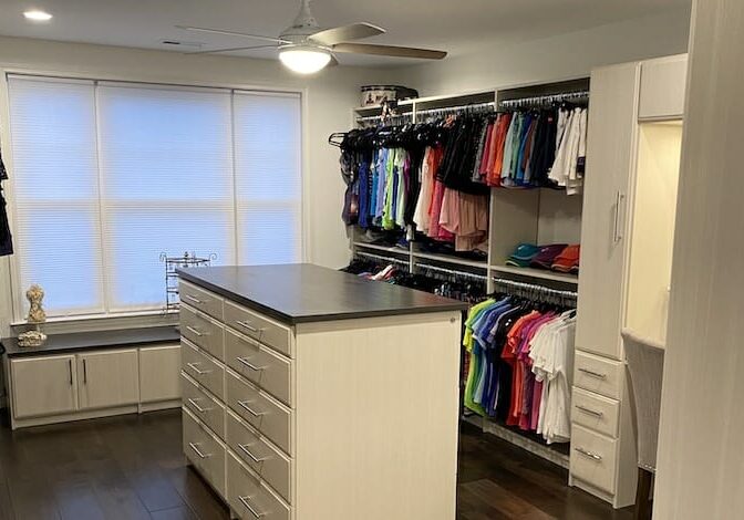 walk-in-closet-with-island